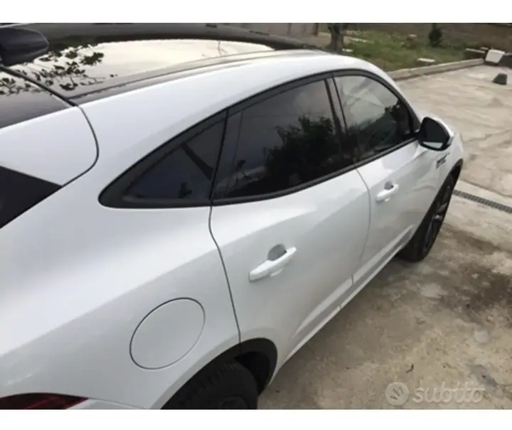 Jaguar E-Pace 2019 photo 3