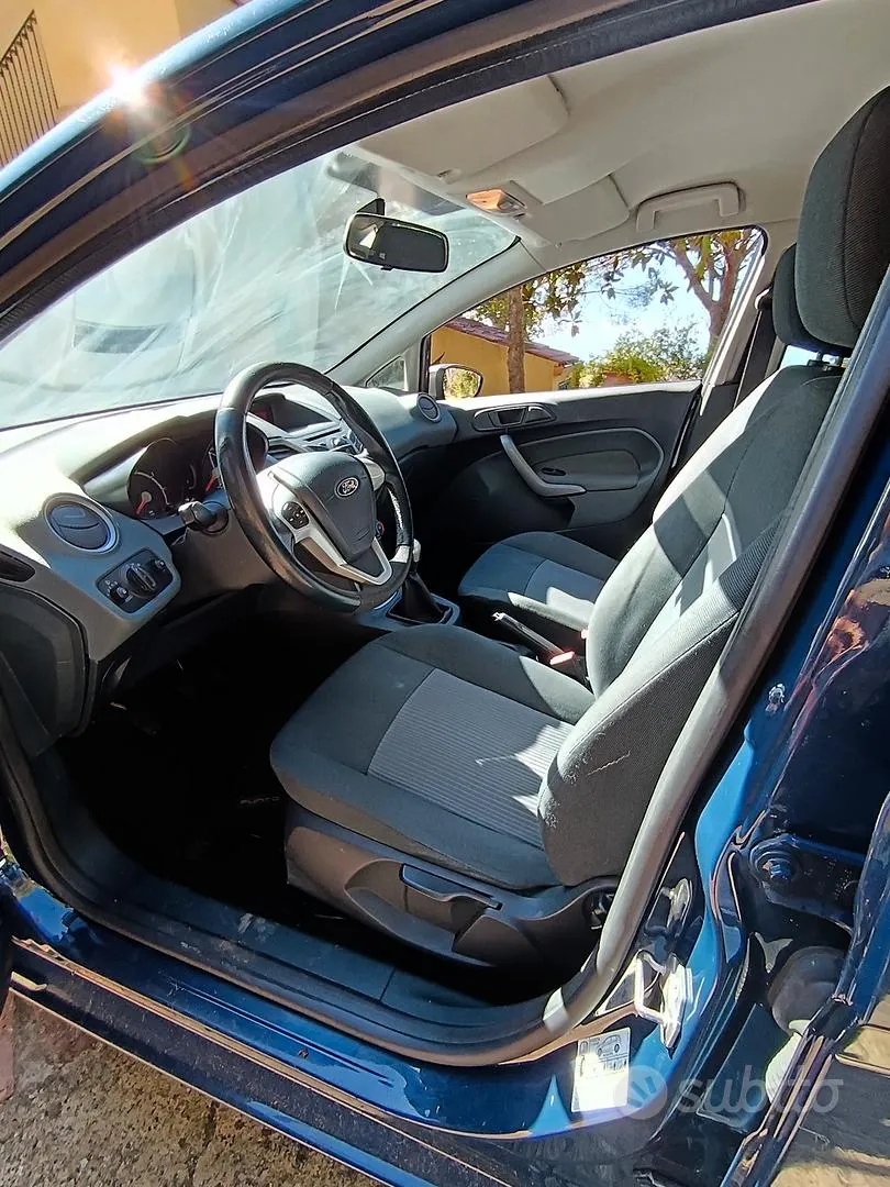 Ford Fiesta 2010 photo 4