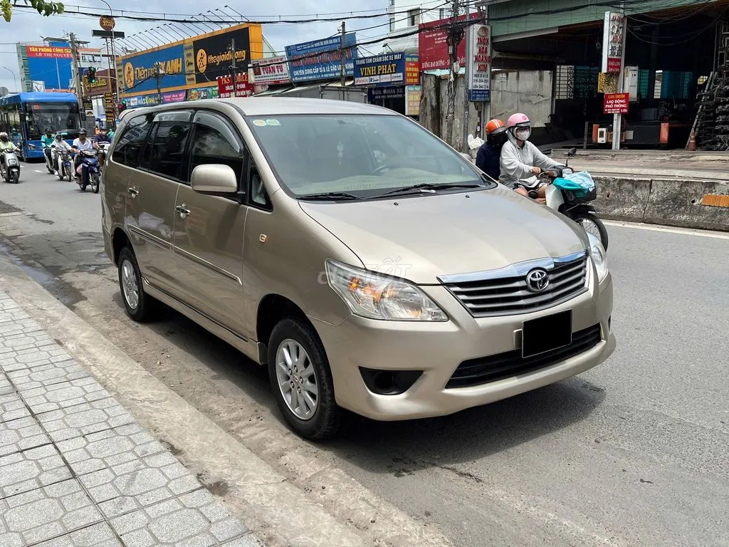 Toyota Innova 2014 photo 2