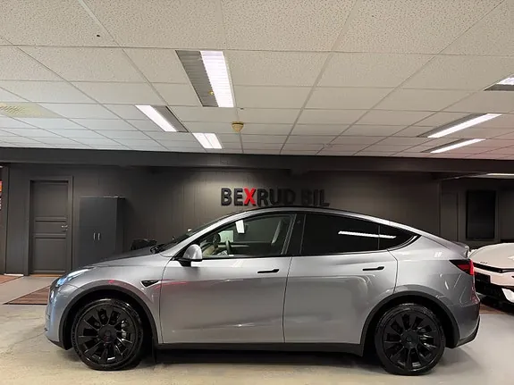 Tesla Model Y 2024 photo 2