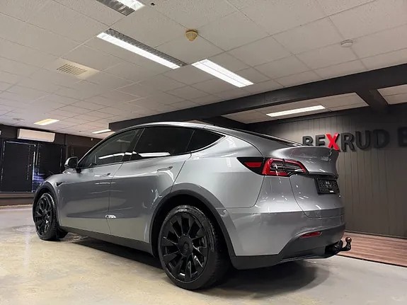 Tesla Model Y 2024 photo 3