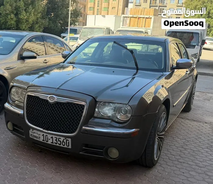 Chrysler 300 2010 photo 2