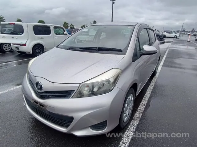 Toyota Vitz 2011 photo 2