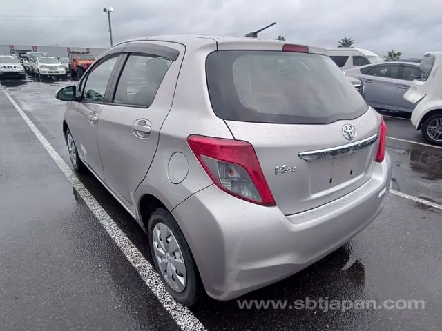 Toyota Vitz 2011 photo 3