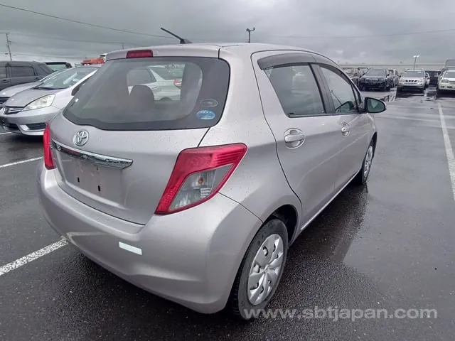 Toyota Vitz 2011 photo 4