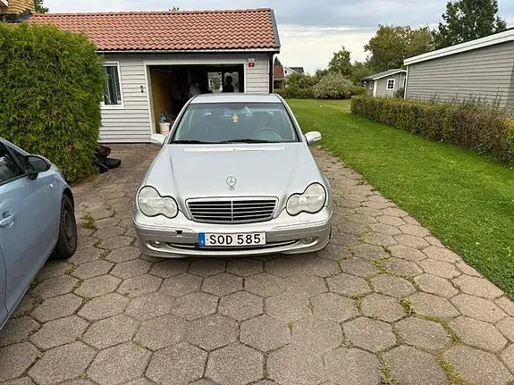 Mercedes-Benz C200 2002 photo 3
