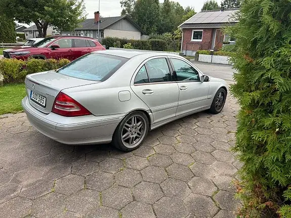 Mercedes-Benz C200 2002 photo 2