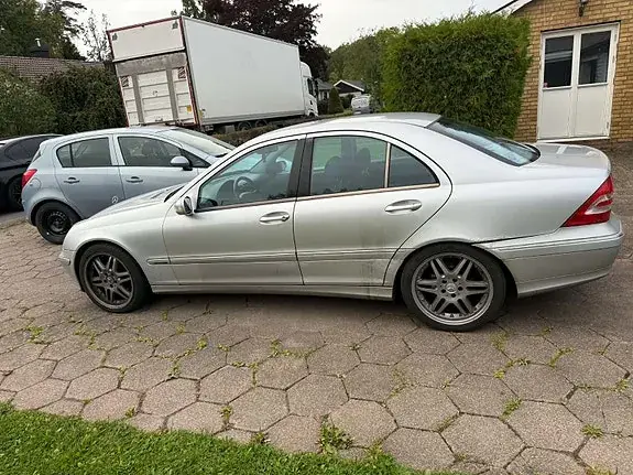 Mercedes-Benz C200