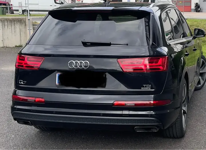 Audi Q7 2015 photo 2