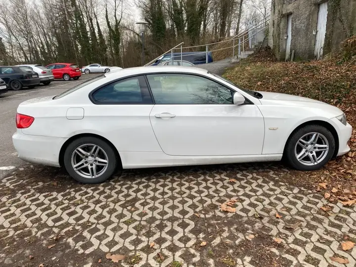 BMW 320D 2010 photo 3