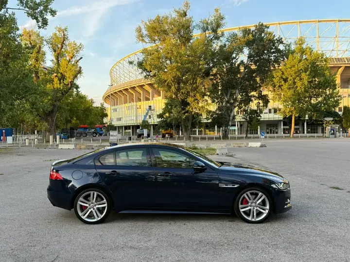 Jaguar Xe 2019 photo 2