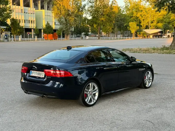 Jaguar Xe 2019 photo 3