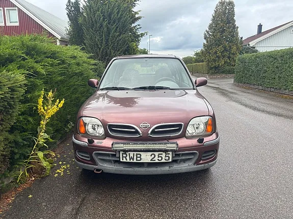 Nissan Micra 2000 photo 2