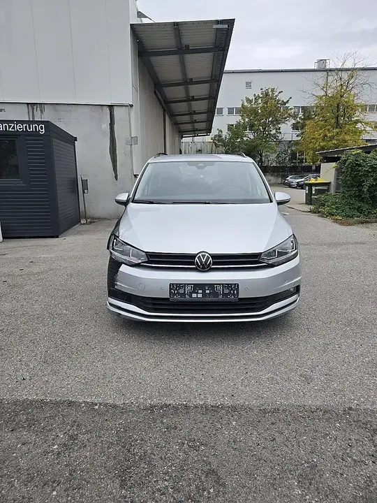 Volkswagen Touran 2023 photo 3
