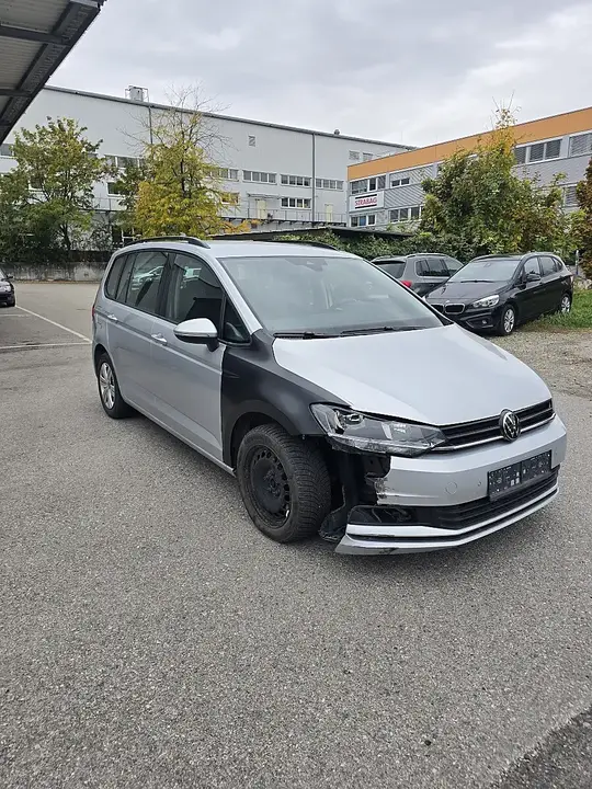 Volkswagen Touran 2023 photo 2