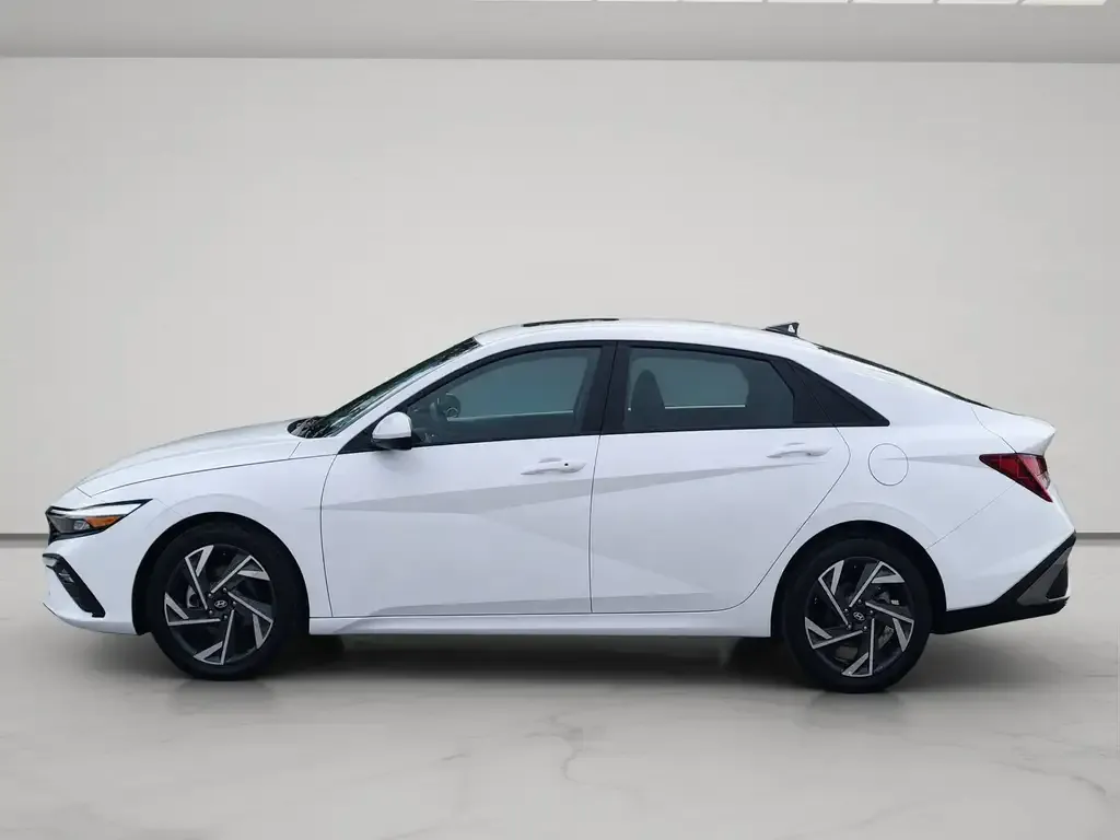 Hyundai Elantra 2025 photo 4