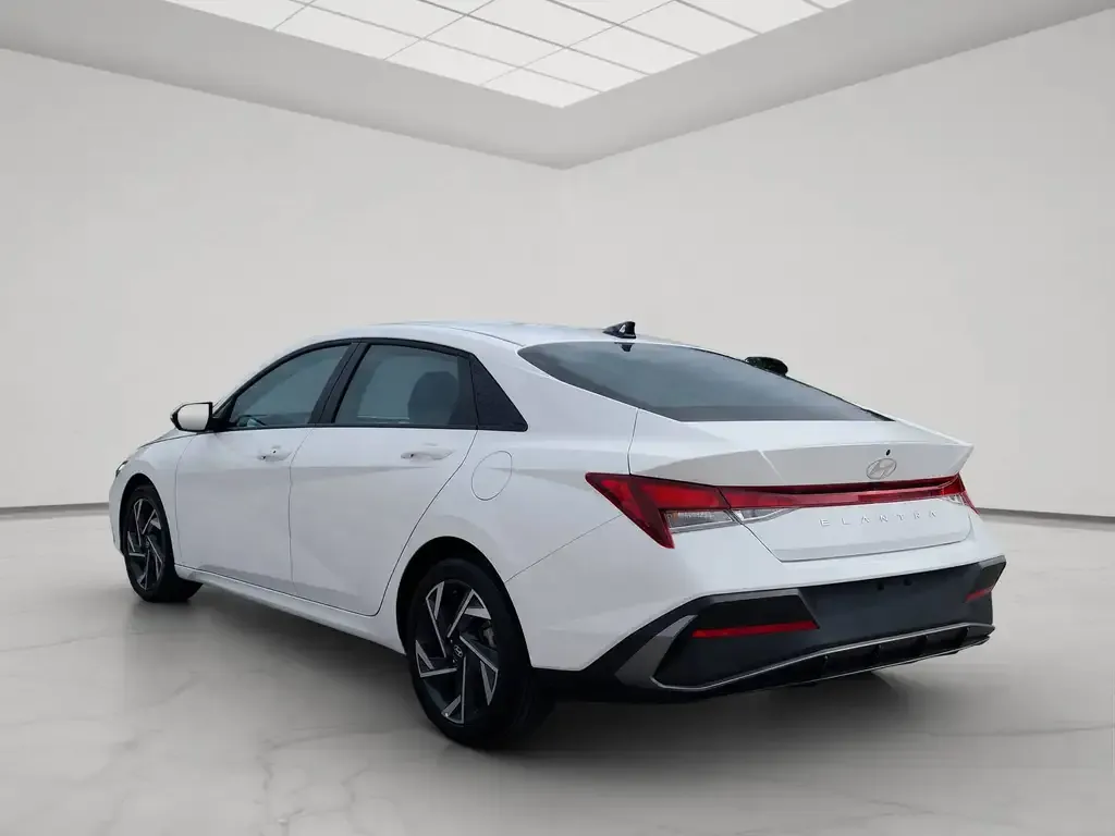Hyundai Elantra 2025 photo 5