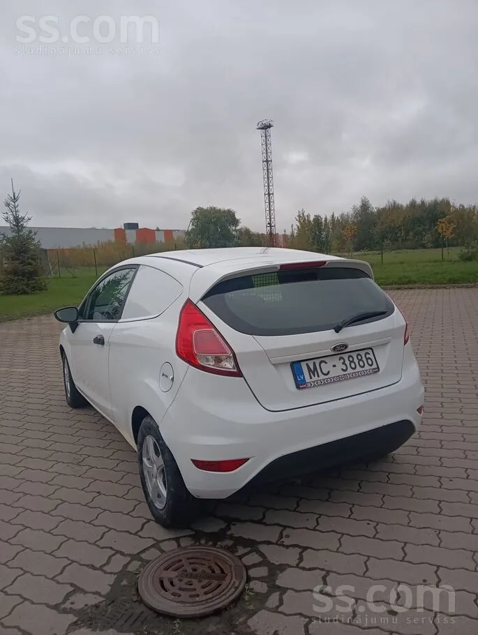 Ford Fiesta 2014 photo 2