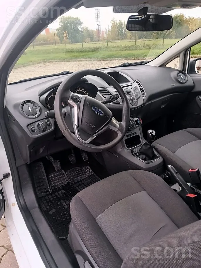 Ford Fiesta 2014 photo 3