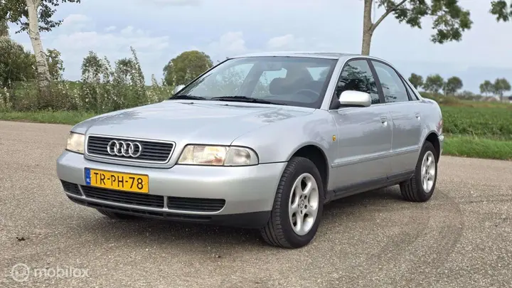 Audi A4 Limousine 1998 photo 4