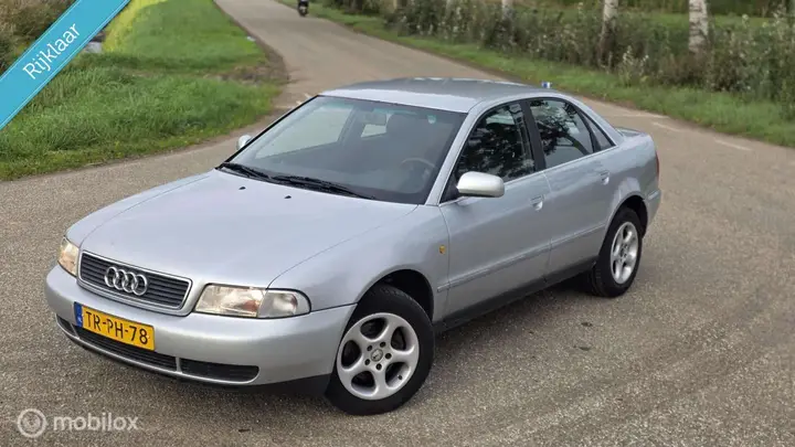 Audi A4 Limousine 1998 photo 2