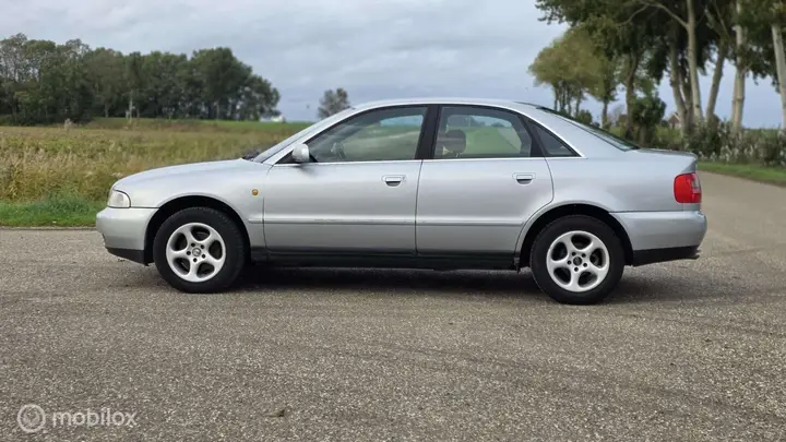 Audi A4 Limousine 1998 photo 3