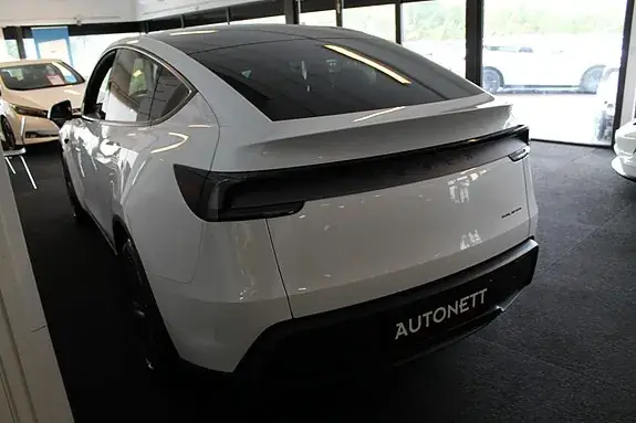 Tesla Model Y 2026 photo 4