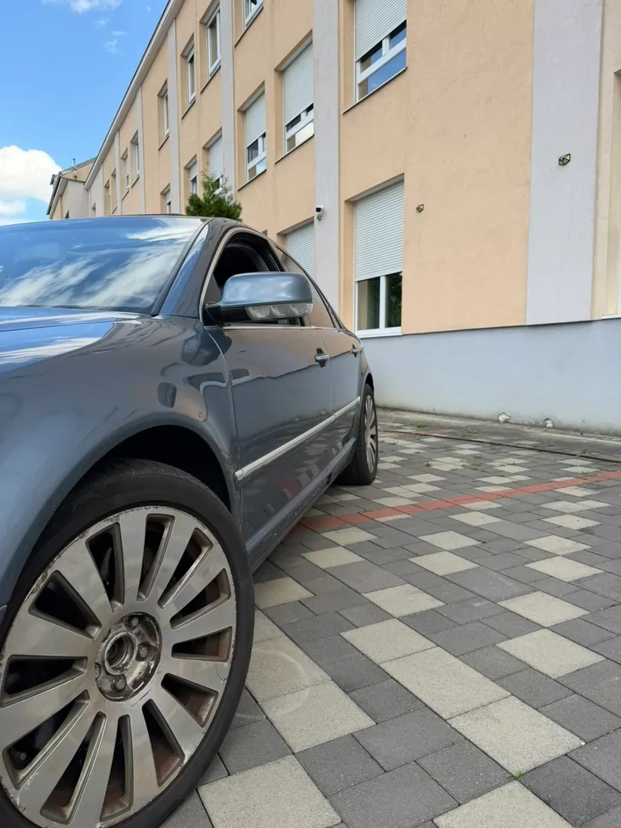 Volkswagen Phaeton 2006 photo 2
