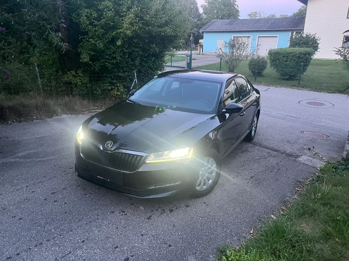 Skoda Superb 2021 photo 2