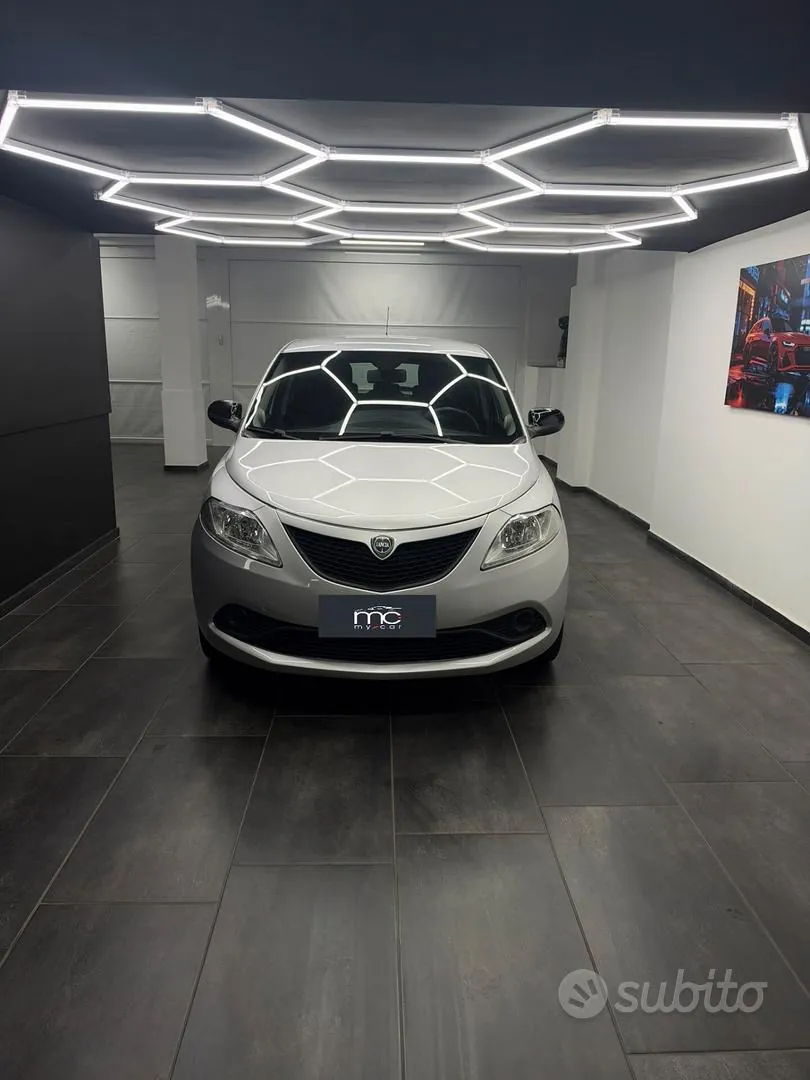 Lancia Ypsilon
