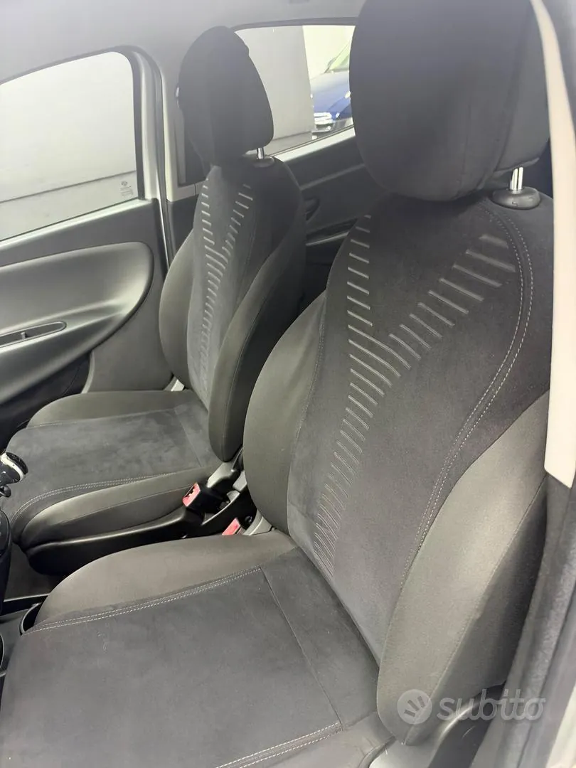 Lancia Ypsilon 2012 photo 5