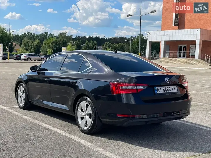 Skoda Superb 2016 photo 2
