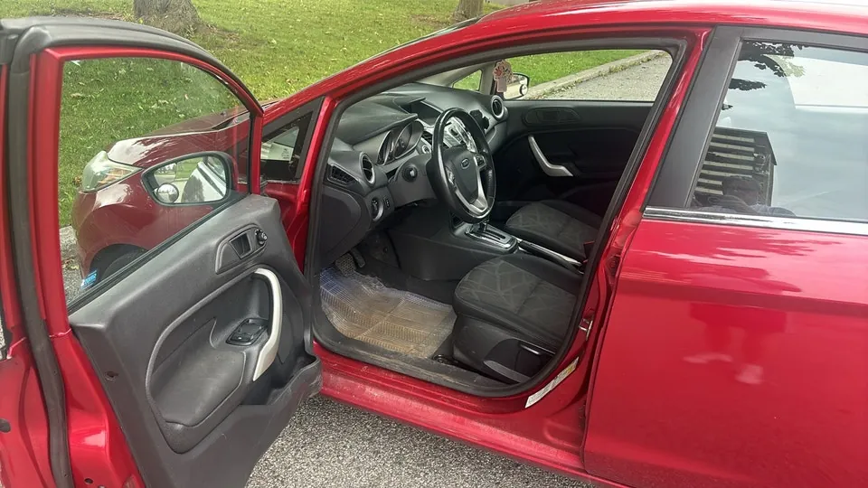 Ford Fiesta 2011 photo 3