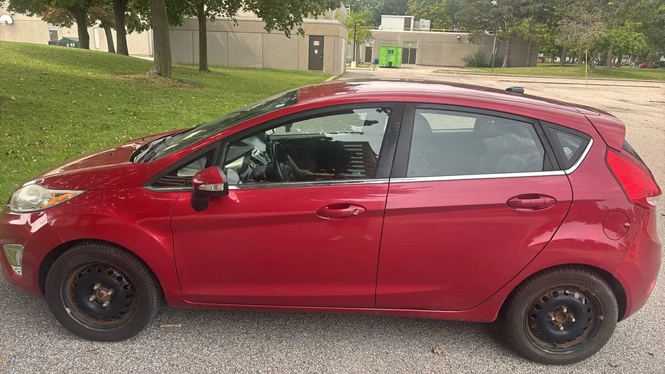 Ford Fiesta 2011 photo 2