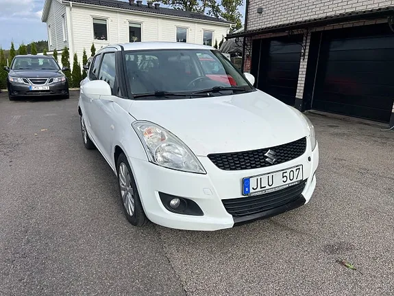 Suzuki Swift 2011 photo 2
