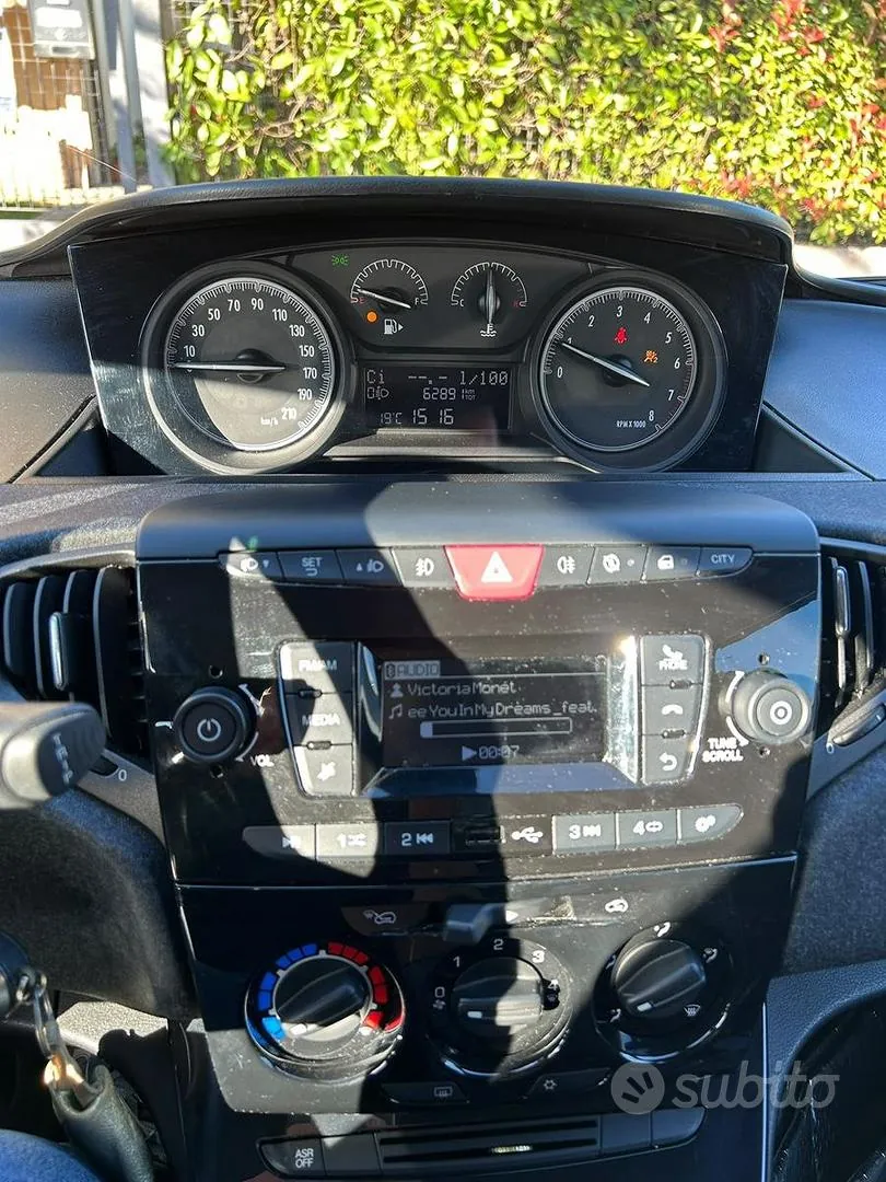 Lancia Ypsilon 2020 photo 2