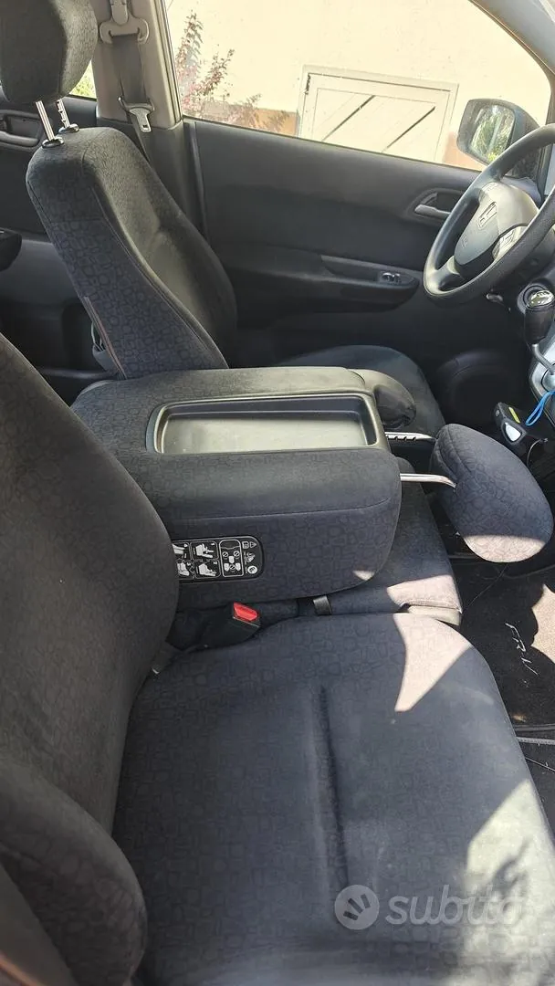 Honda Fr-V 2006 photo 5