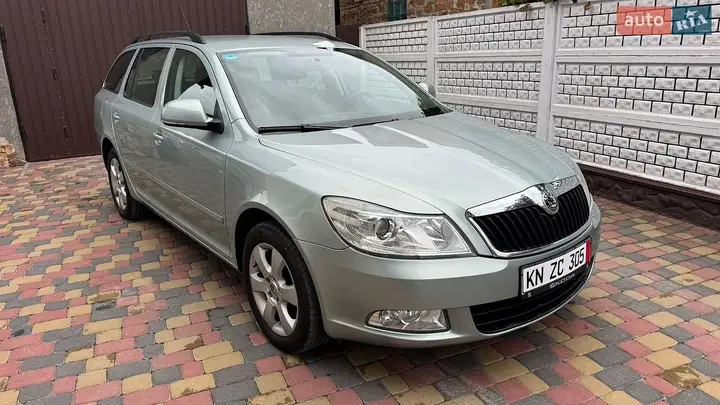 Skoda Octavia 2010 photo 4