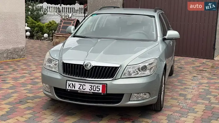 Skoda Octavia 2010 photo 2