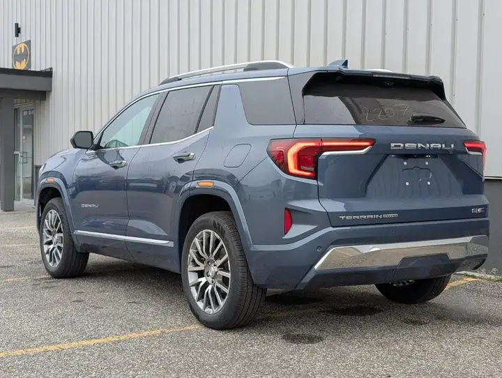 GMC Terrain 2027 photo 4