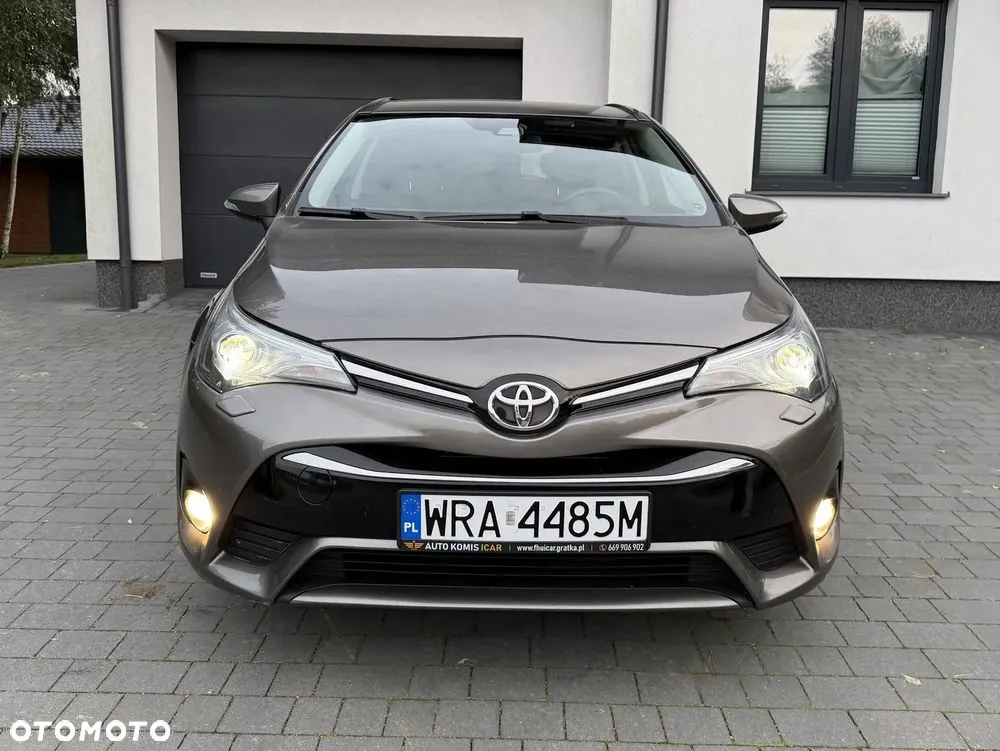 Toyota Avensis 2018 photo 2