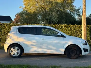 Chevrolet Aveo 2013 photo 3