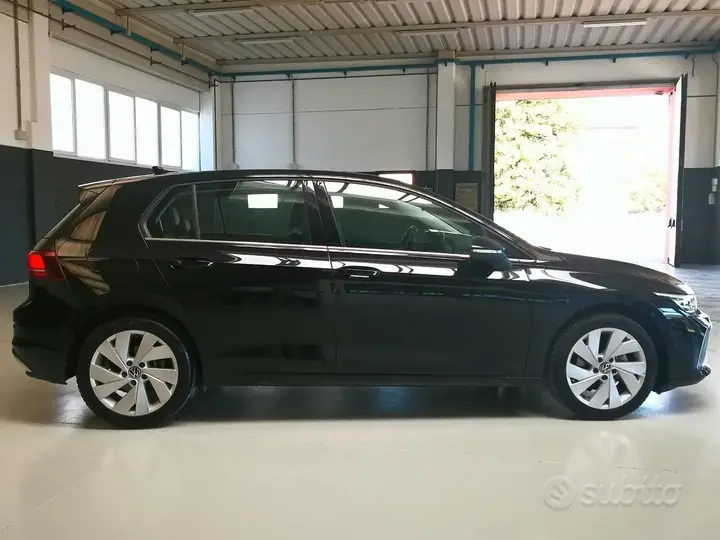 Volkswagen Golf 2025 photo 5