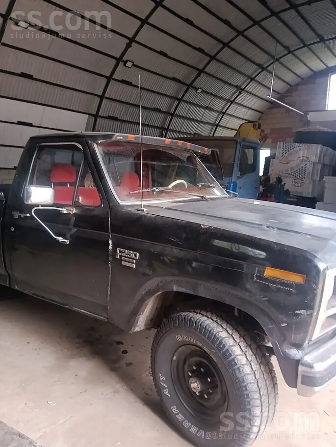 Ford F250 1984 photo 3