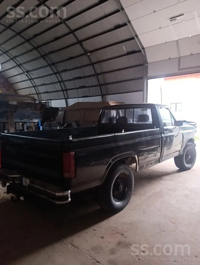 Ford F250 1984 photo 2