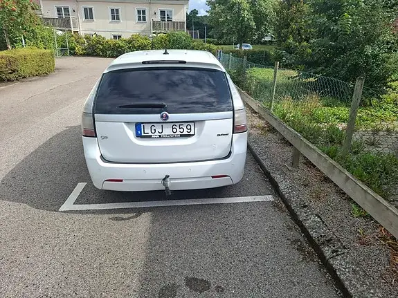 Saab 9-3 2011 photo 2