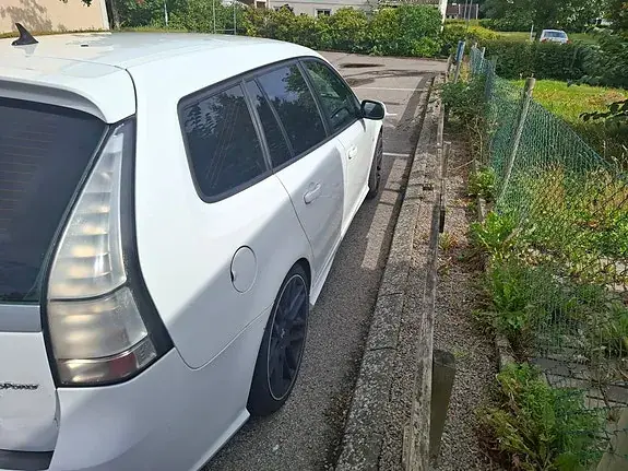 Saab 9-3 2011 photo 3