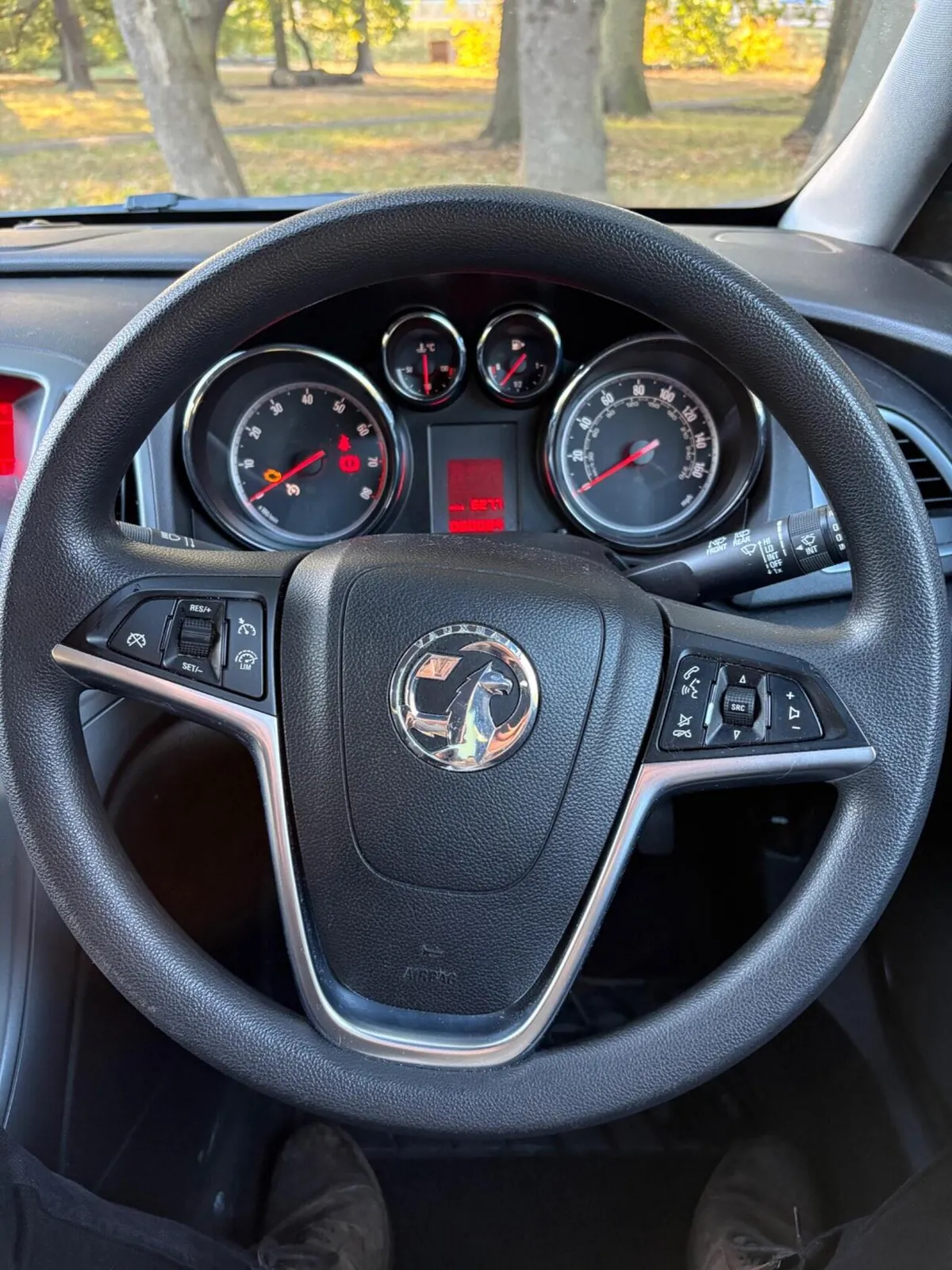 Vauxhall Astra 2015 photo 2