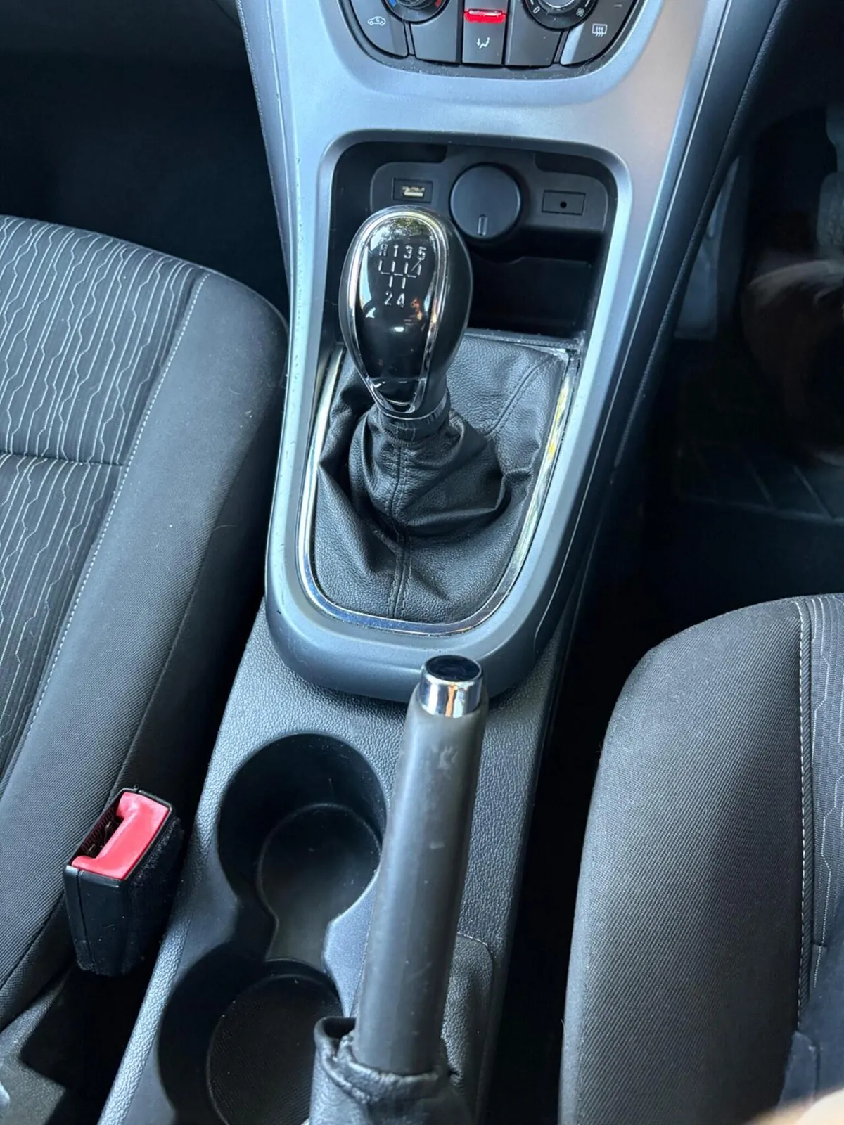 Vauxhall Astra 2015 photo 5