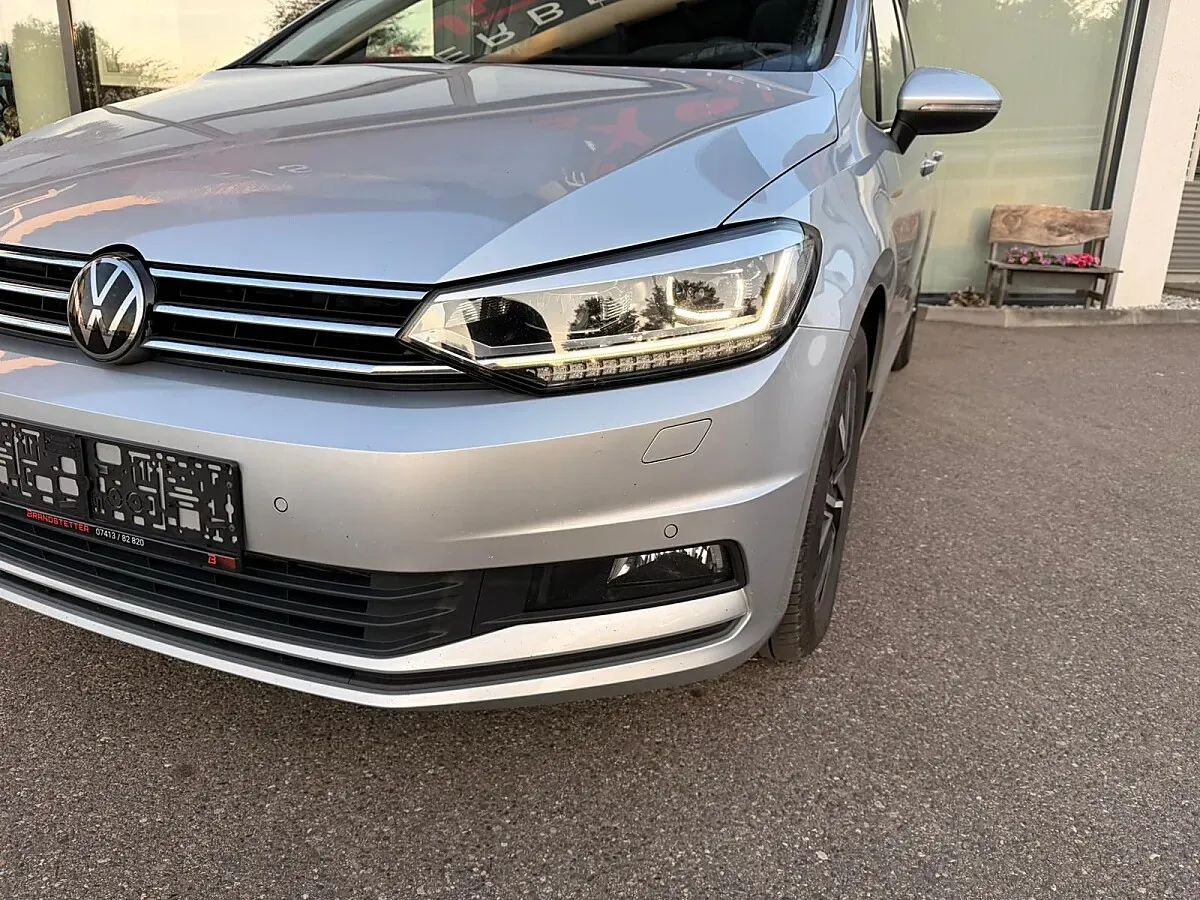 Volkswagen Touran 2023 photo 2